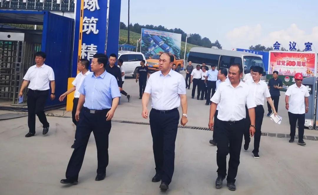 七臺(tái)河市委副書記、市長(zhǎng)李兵到七臺(tái)河市江河融合綠色智造產(chǎn)業(yè)園區(qū)凈水處理廠、新建管網(wǎng)項(xiàng)目調(diào)研指導(dǎo)工作